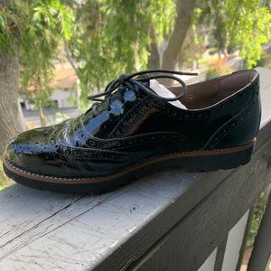 Leather women’s oxfords size 9